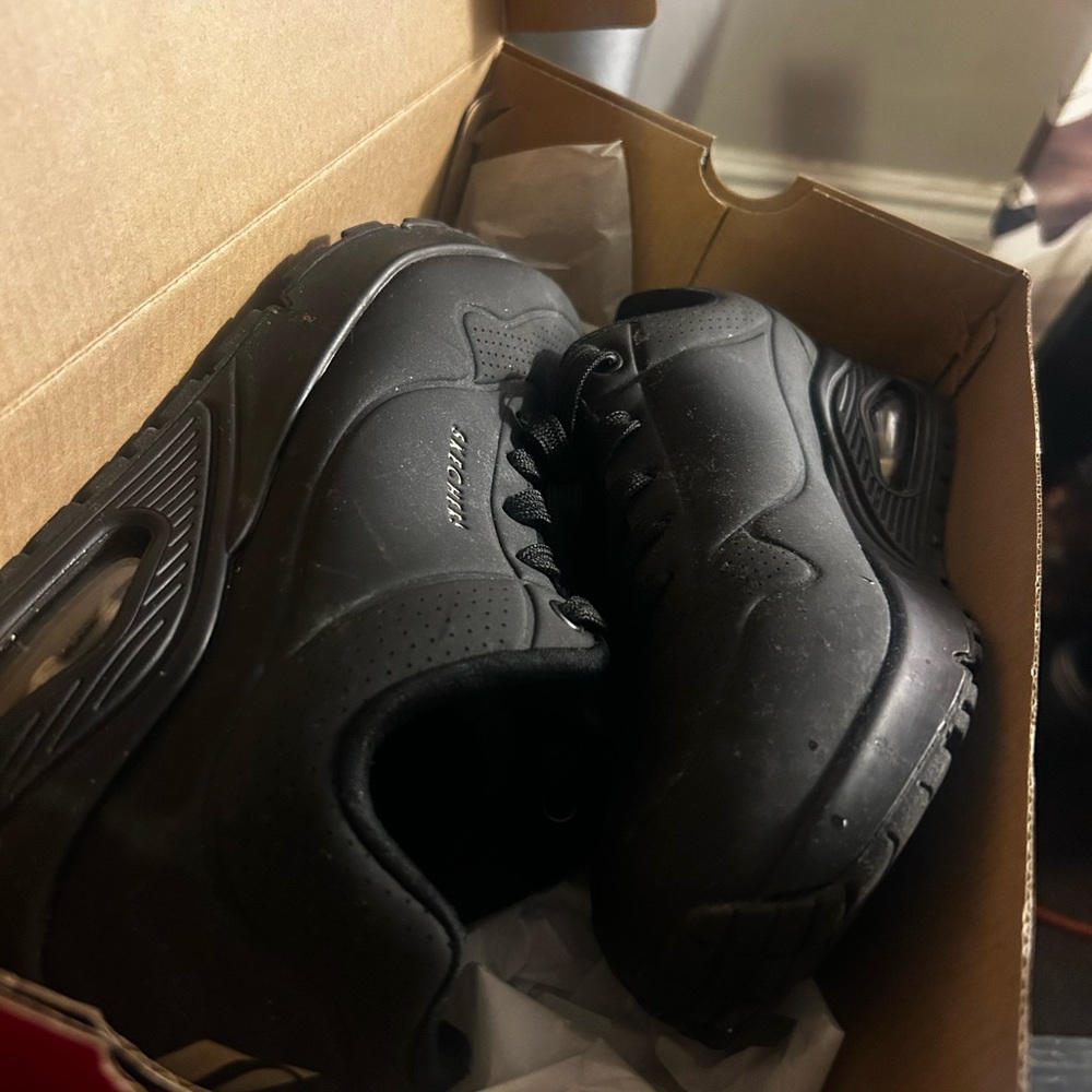 Non Slip Work Shoes by Skechers Women’s Size 8
